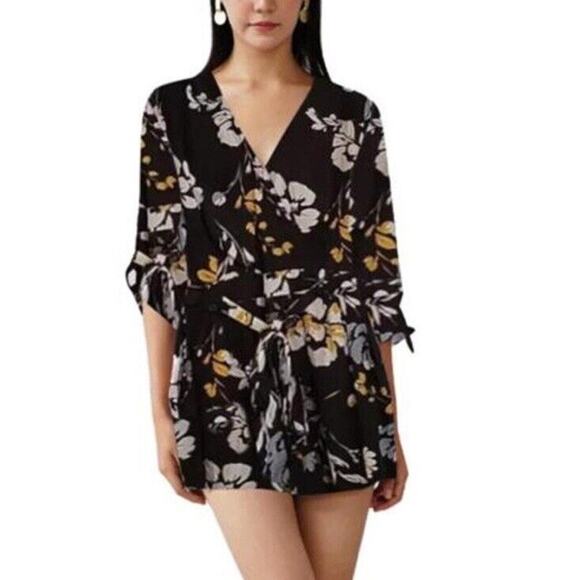 Yumi Kim Liz‎ Romper Love Triangle V-Neck Adjustable Sleeve Black Floral Size XS - Picture 1 of 5
